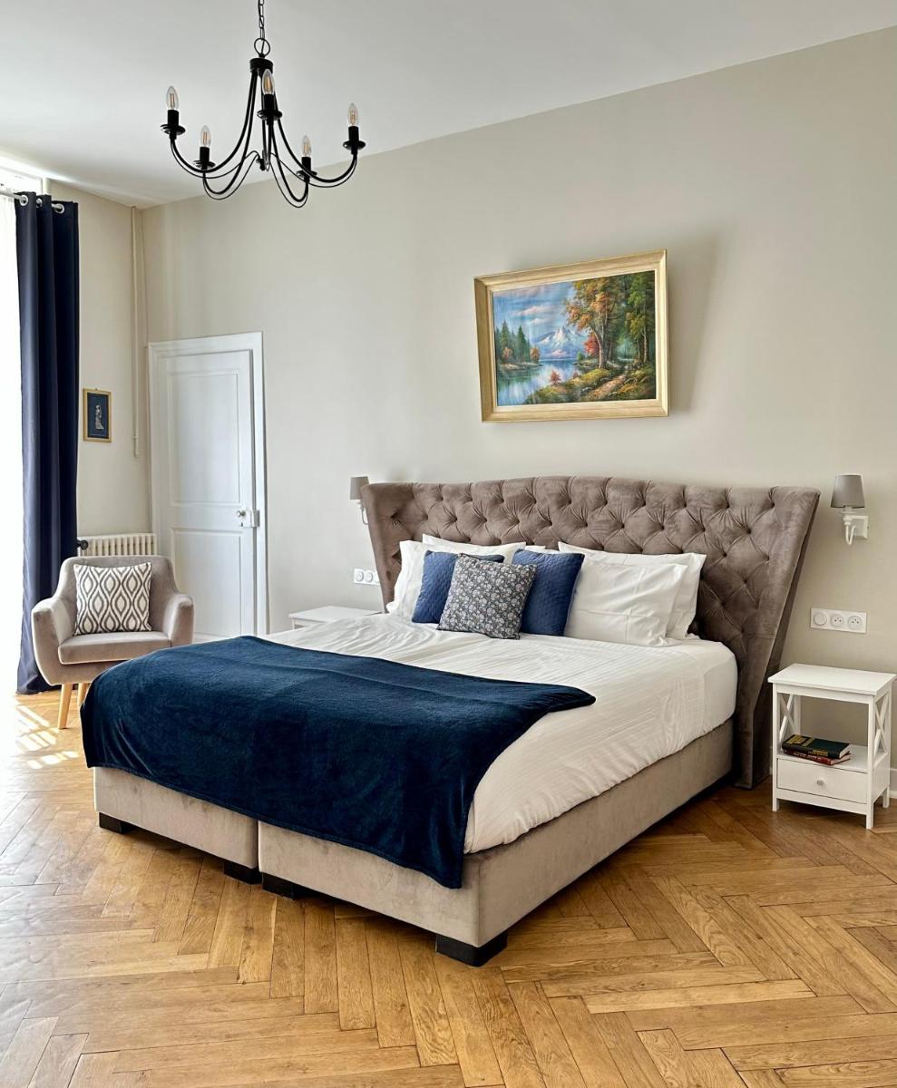 Appartement d exception 100m2 avec Parking - Centre historique - Housity