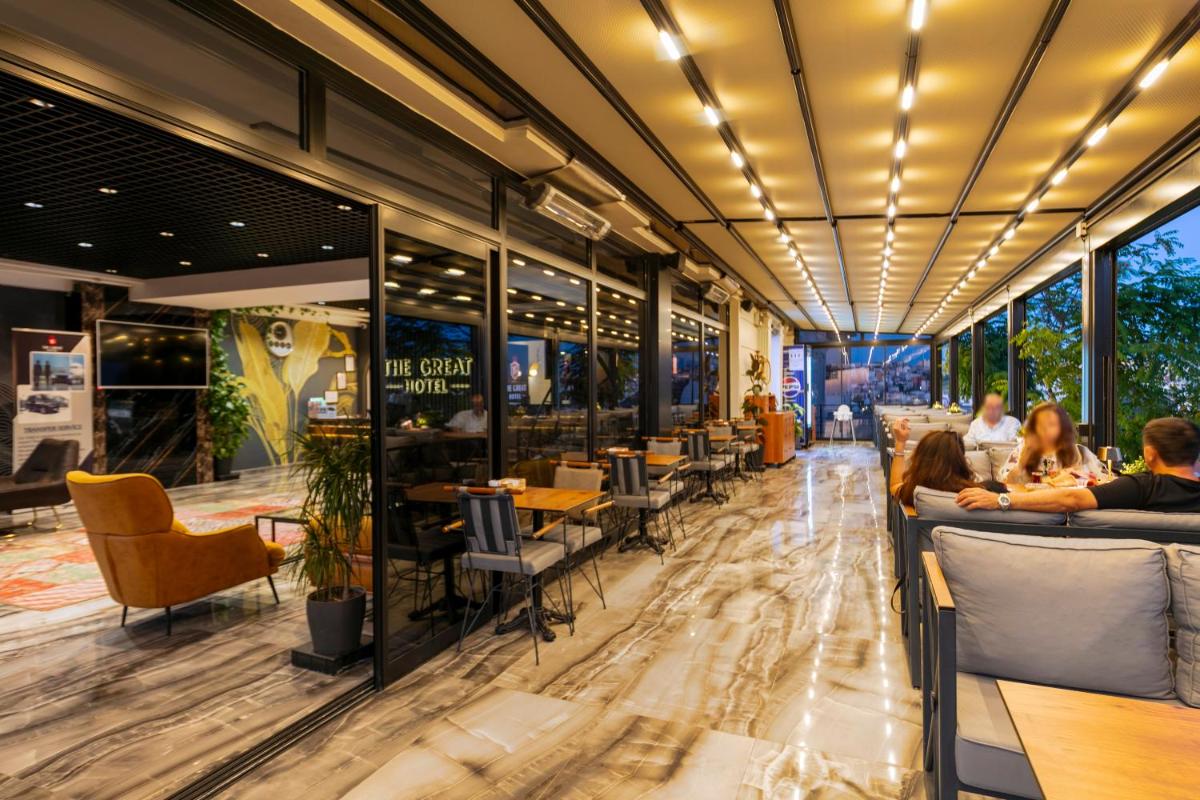 The Great Airport Hotel - Housity