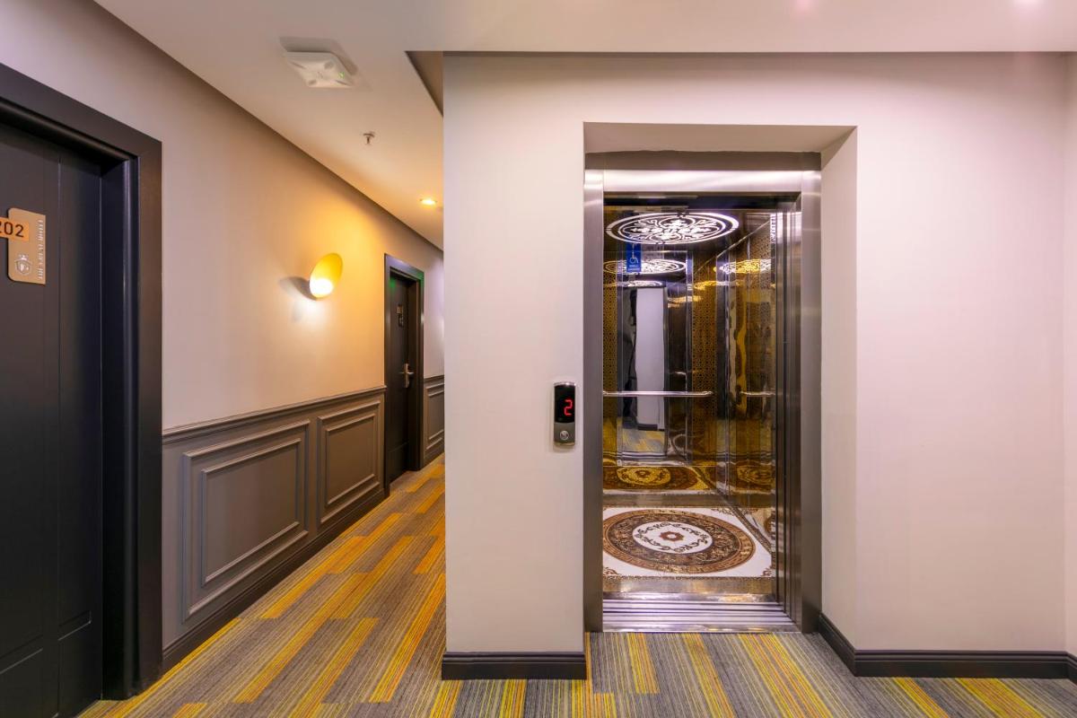 The Great Airport Hotel - Housity