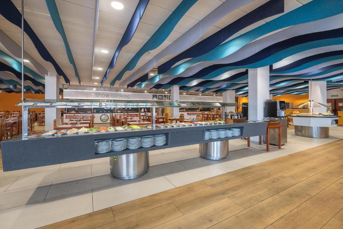 Un restaurante o sitio para comer en Hotel Playas de Guardamar