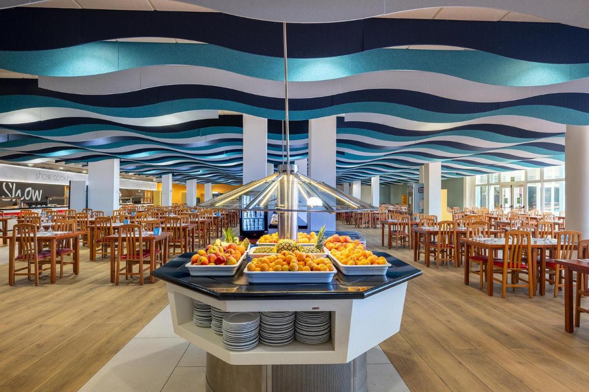 Comida en o cerca de este hotel