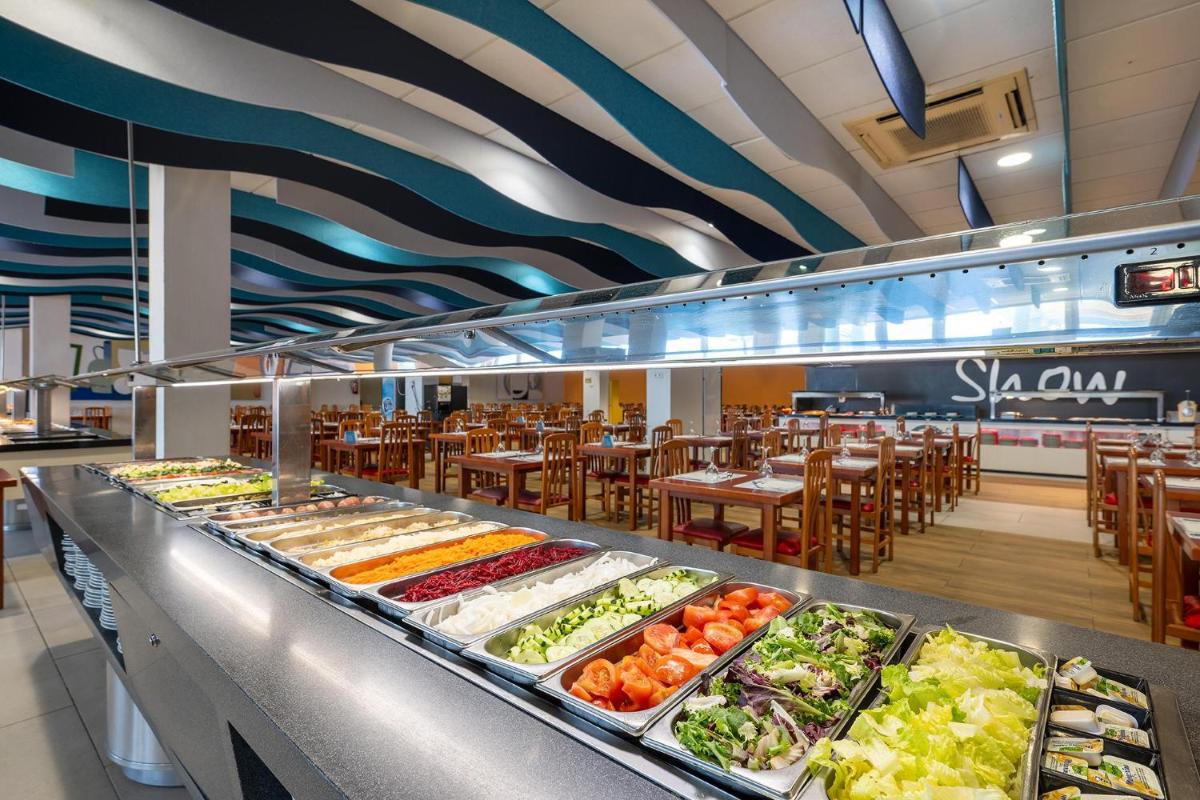 Comida en o cerca de este hotel