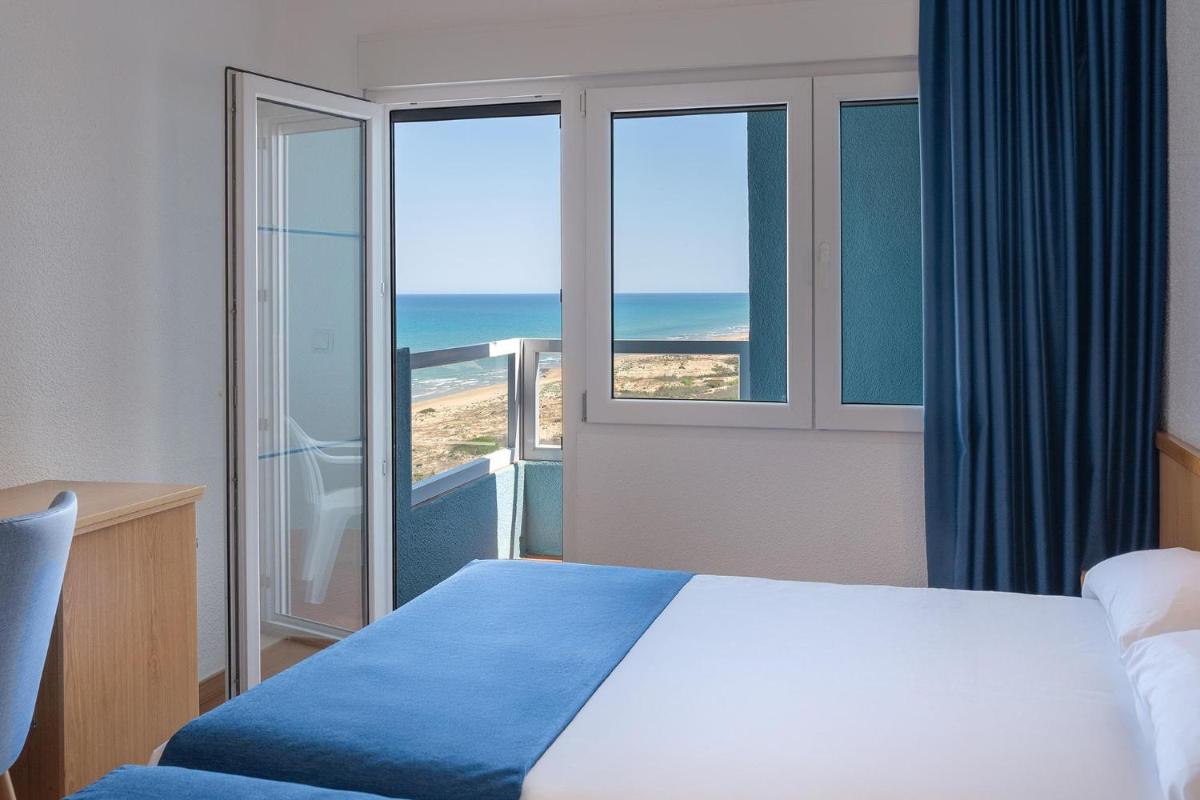 Cama o camas de una habitación en Hotel Playas de Guardamar