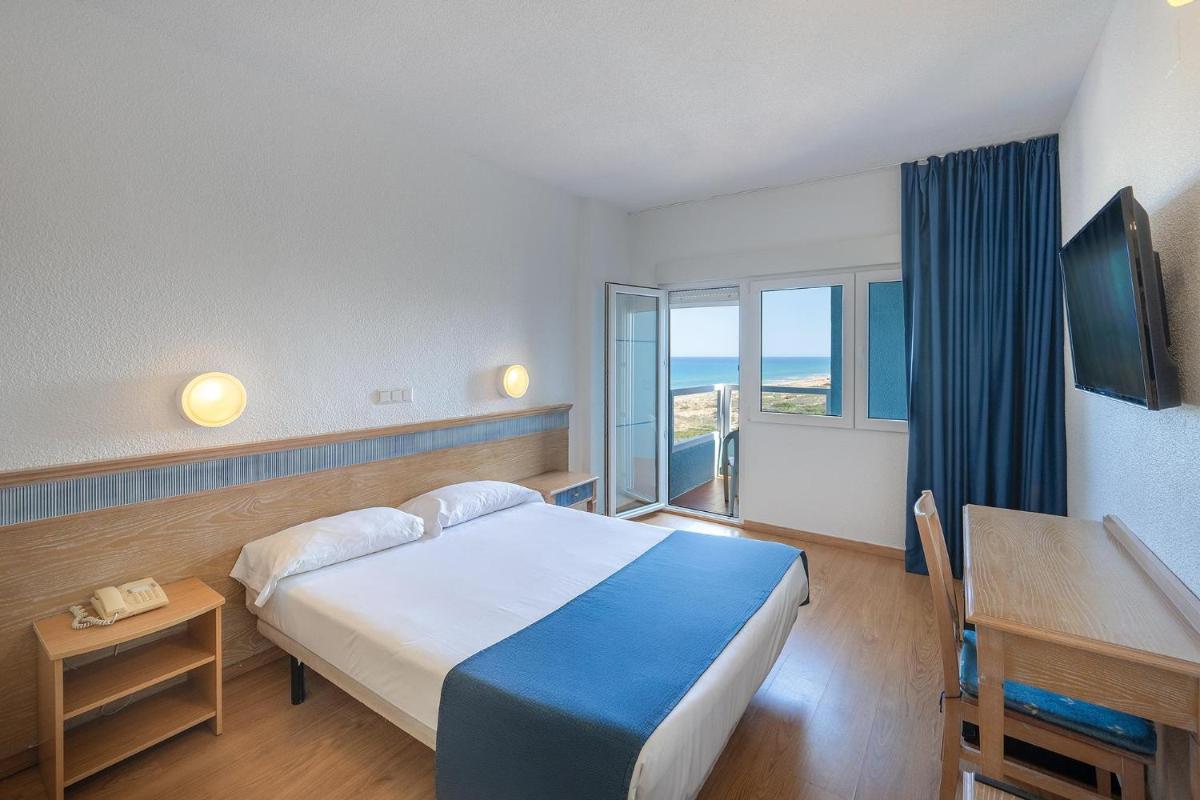 Cama o camas de una habitación en Hotel Playas de Guardamar