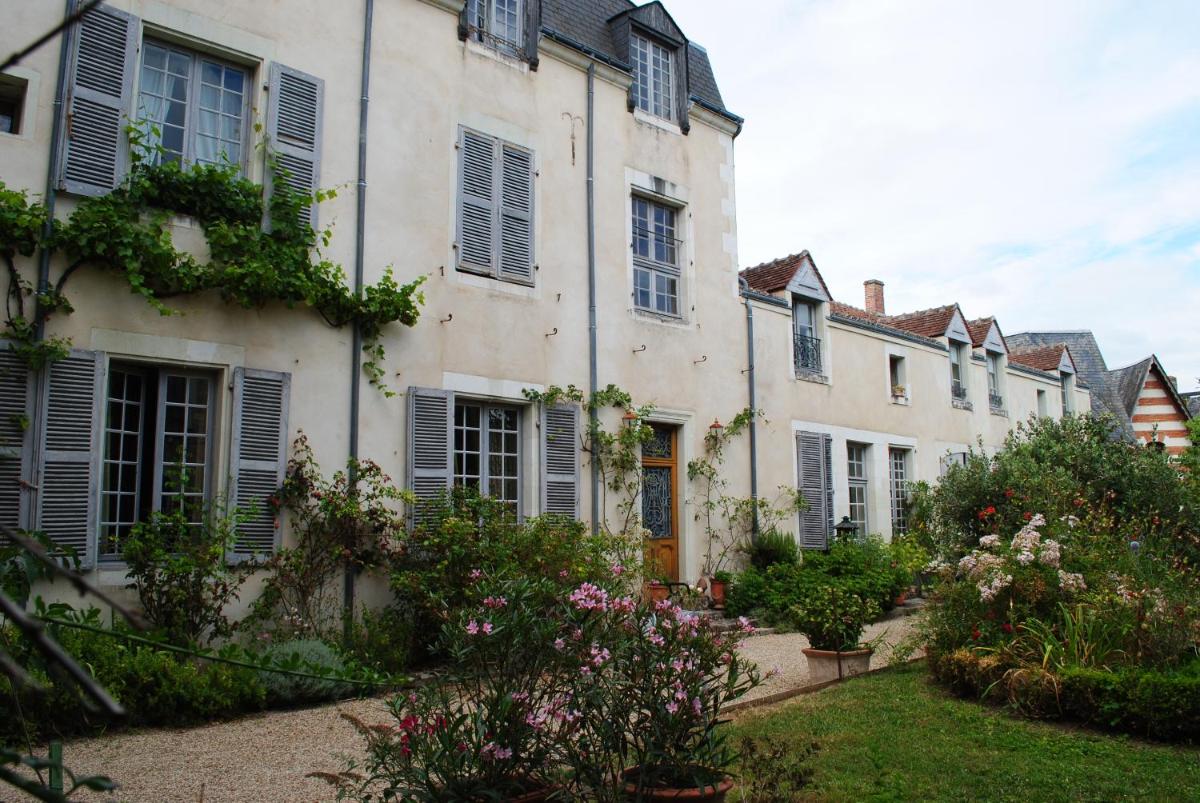 Demeure Le Ragois de Bretonvilliers - un voyage au cœur du temps - Richelieu - Housity