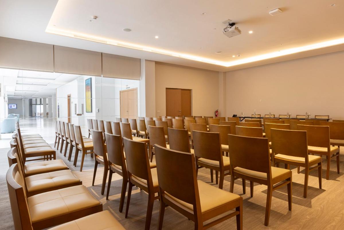 Zona business o sala de conferencias en Hipotels Barrosa Park