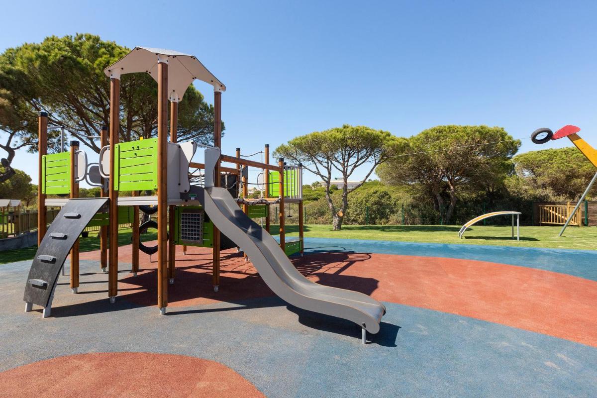 Zona de juegos infantil en Hipotels Barrosa Park