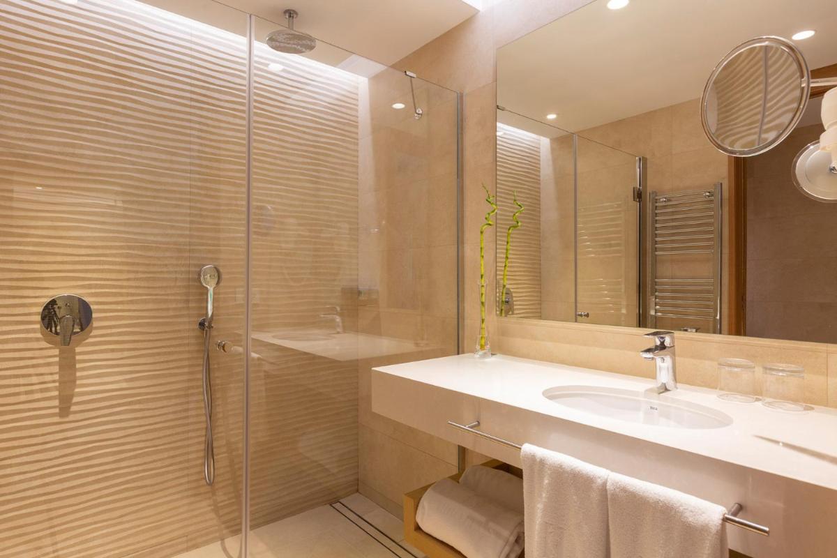 Un baño de Hipotels Barrosa Park