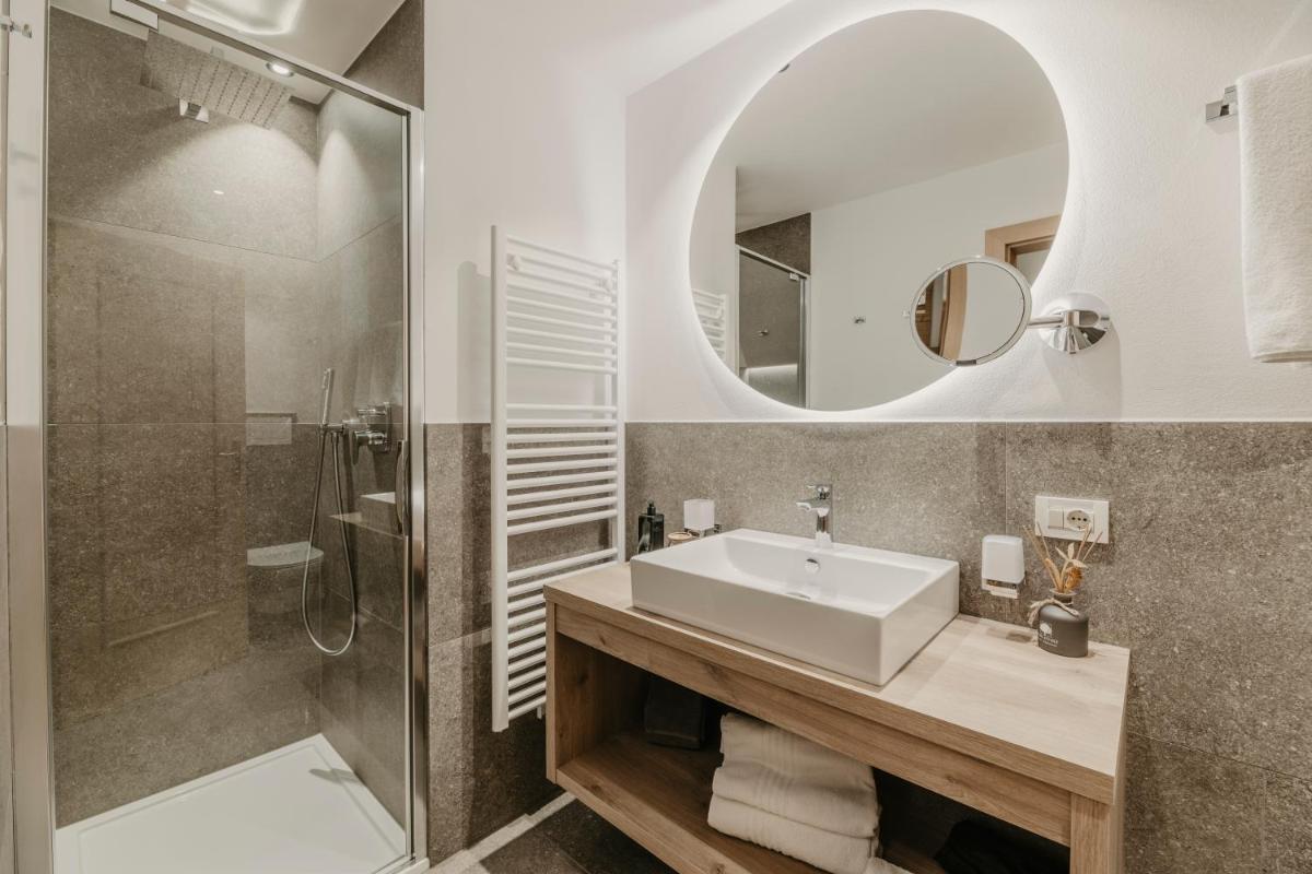 Garni Hotel Mezdi - Housity