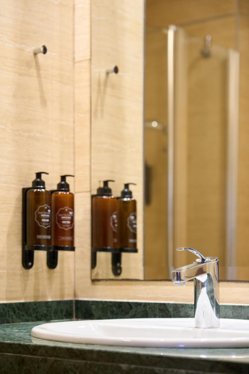 Un baño de Senator Granada
