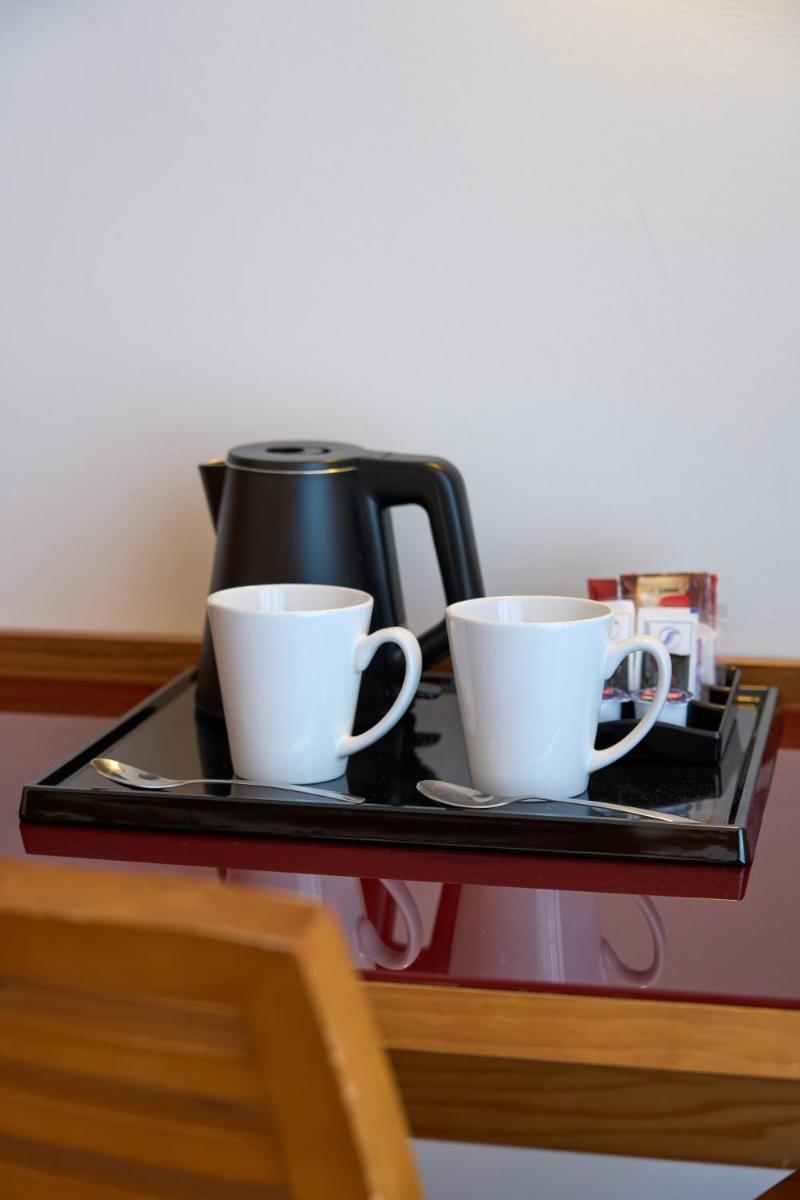 Utensilios para hacer té y café en Senator Granada