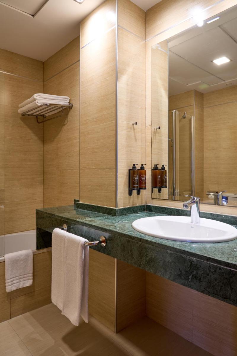 Un baño de Senator Granada
