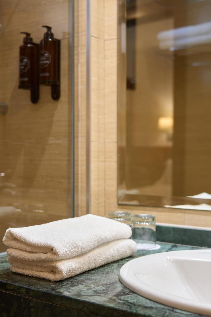 Un baño de Senator Granada