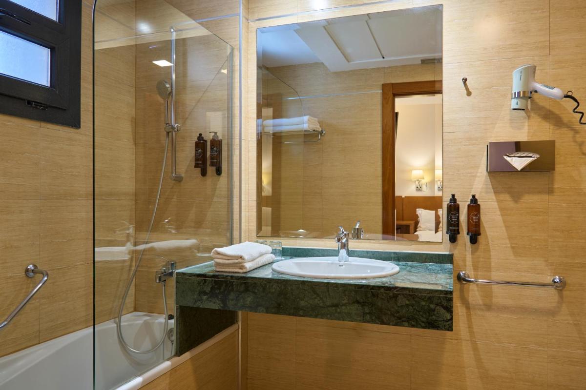 Un baño de Senator Granada