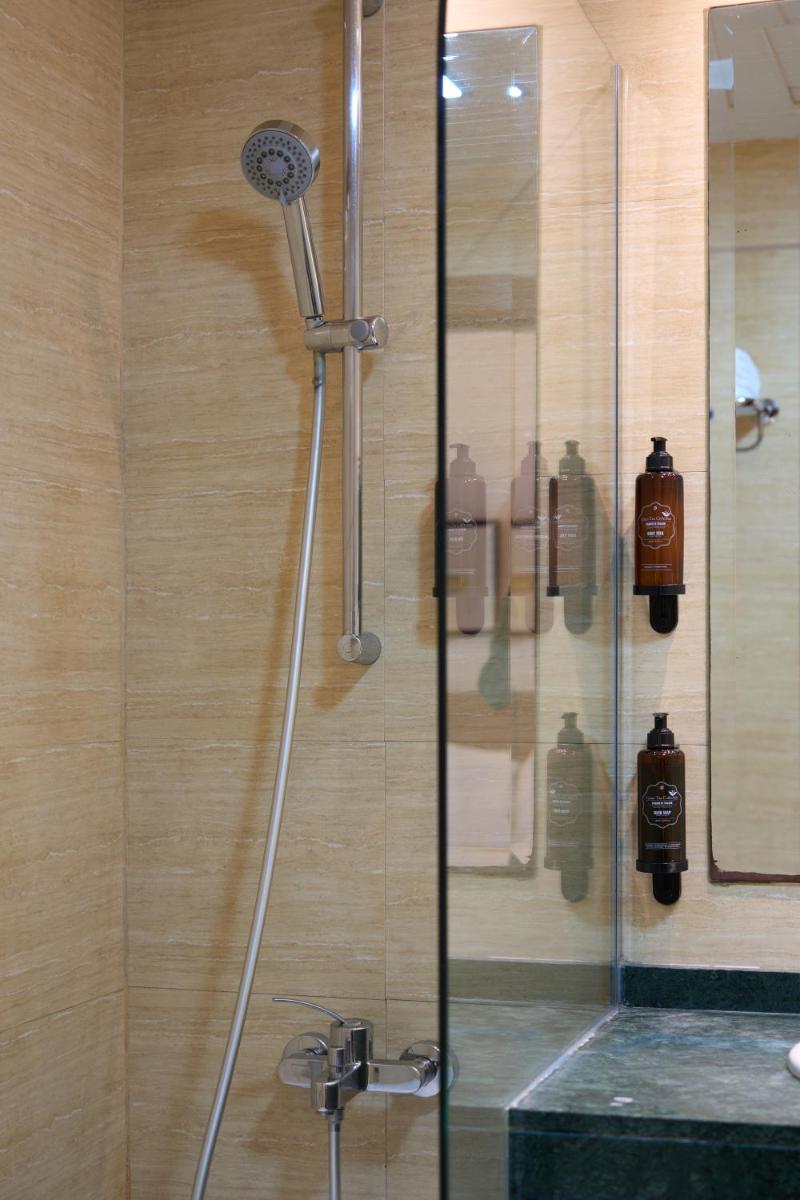 Un baño de Senator Granada