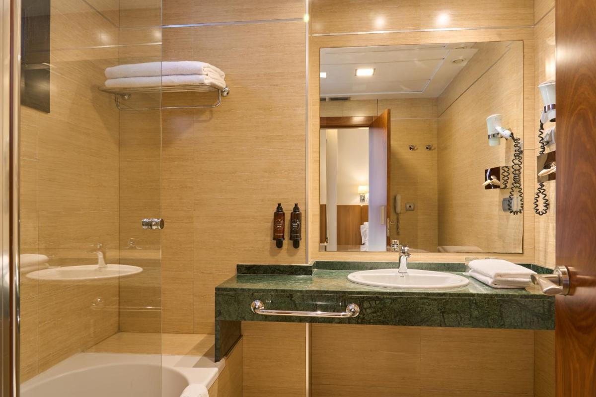 Un baño de Senator Granada
