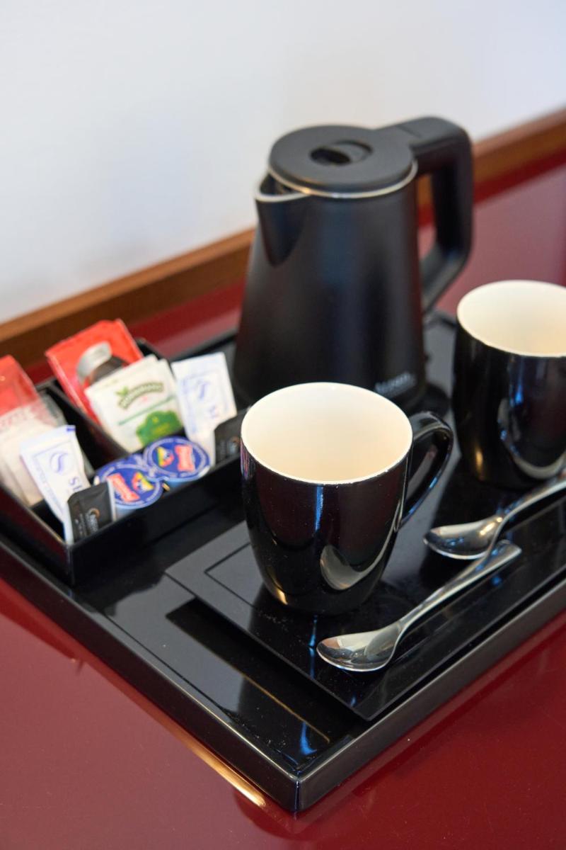 Utensilios para hacer té y café en Senator Granada