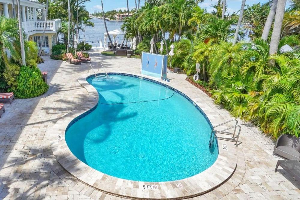 The Pillars Hotel & Club - Housity