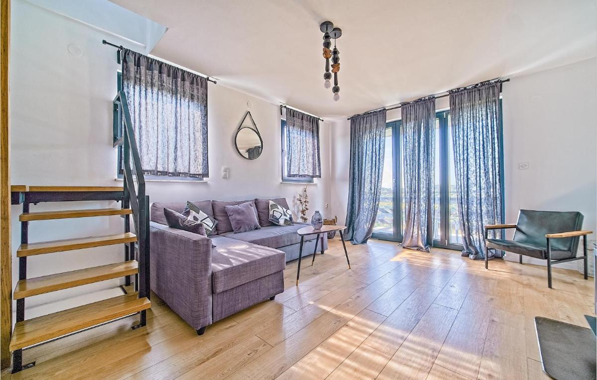 Nice Home In Ivancici With House A Mountain View - Housity