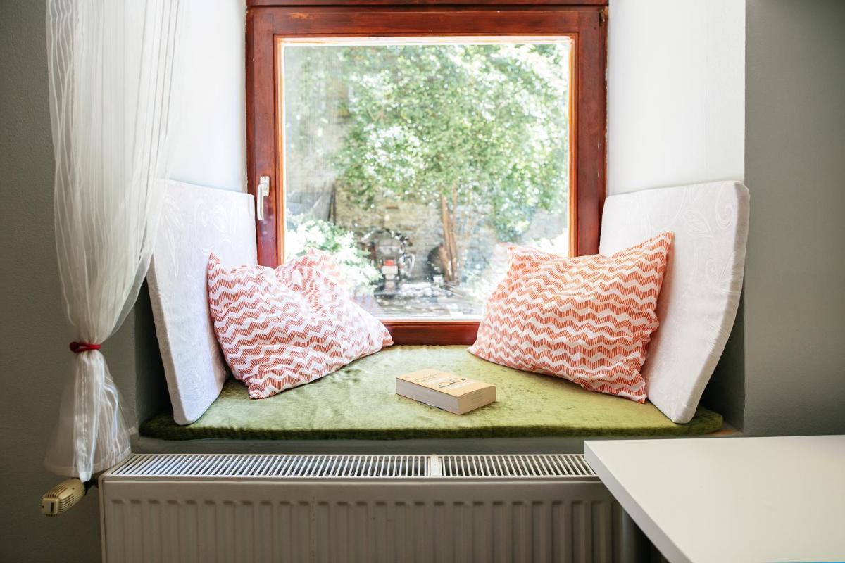 Suitetrails - Wind Queen Apartment with Air Condition