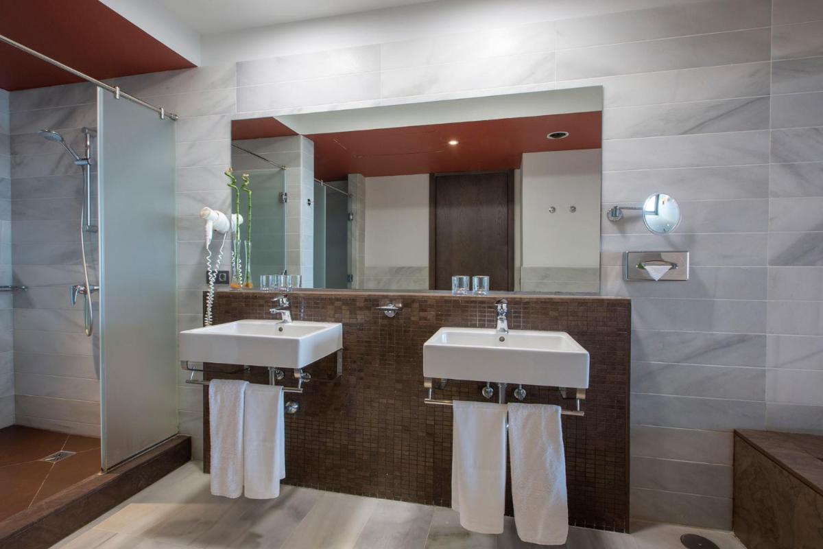 Un baño de Hipotels Gran Conil