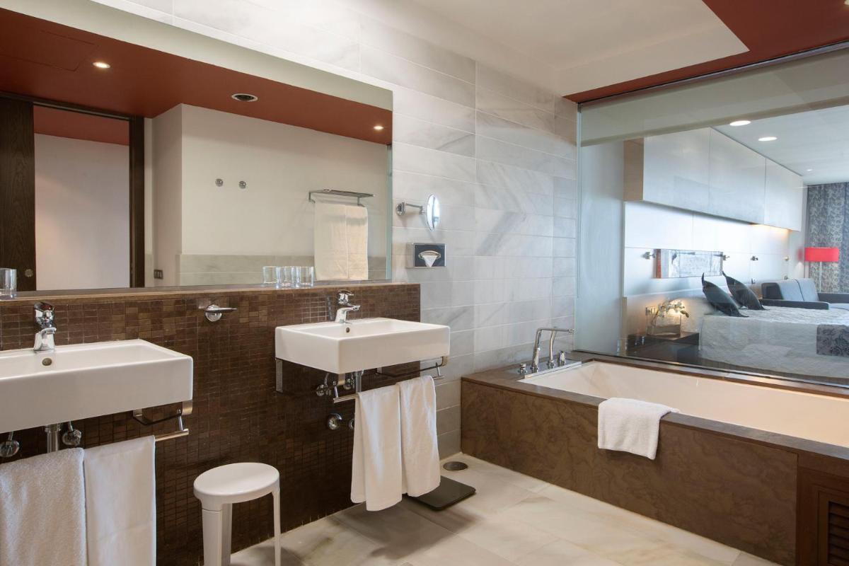Un baño de Hipotels Gran Conil