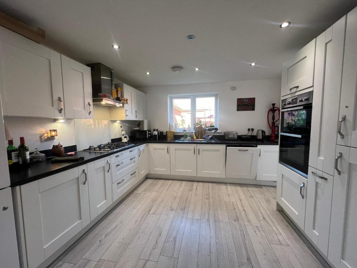 3 Bedroom House Accommodation near Goodwood - Housity