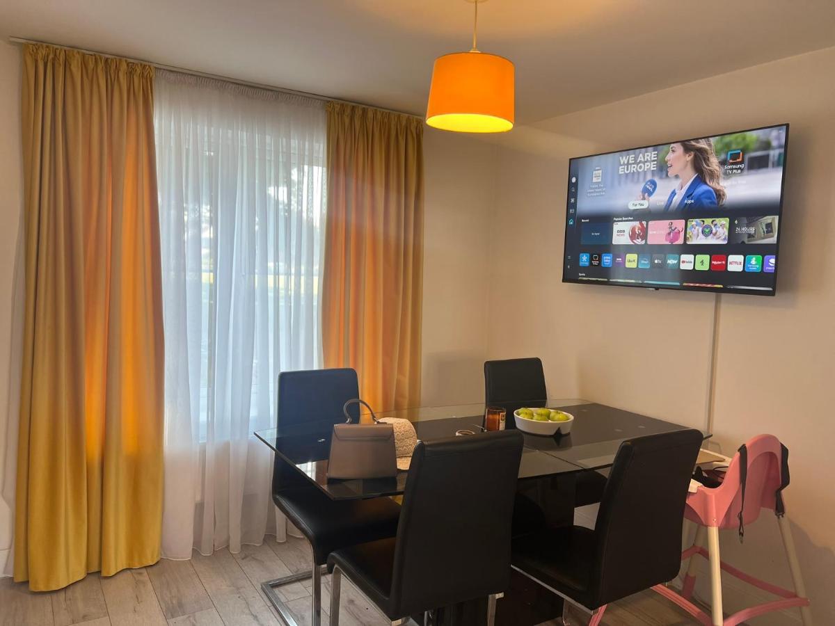 3 Bedroom House Accommodation near Goodwood - Housity