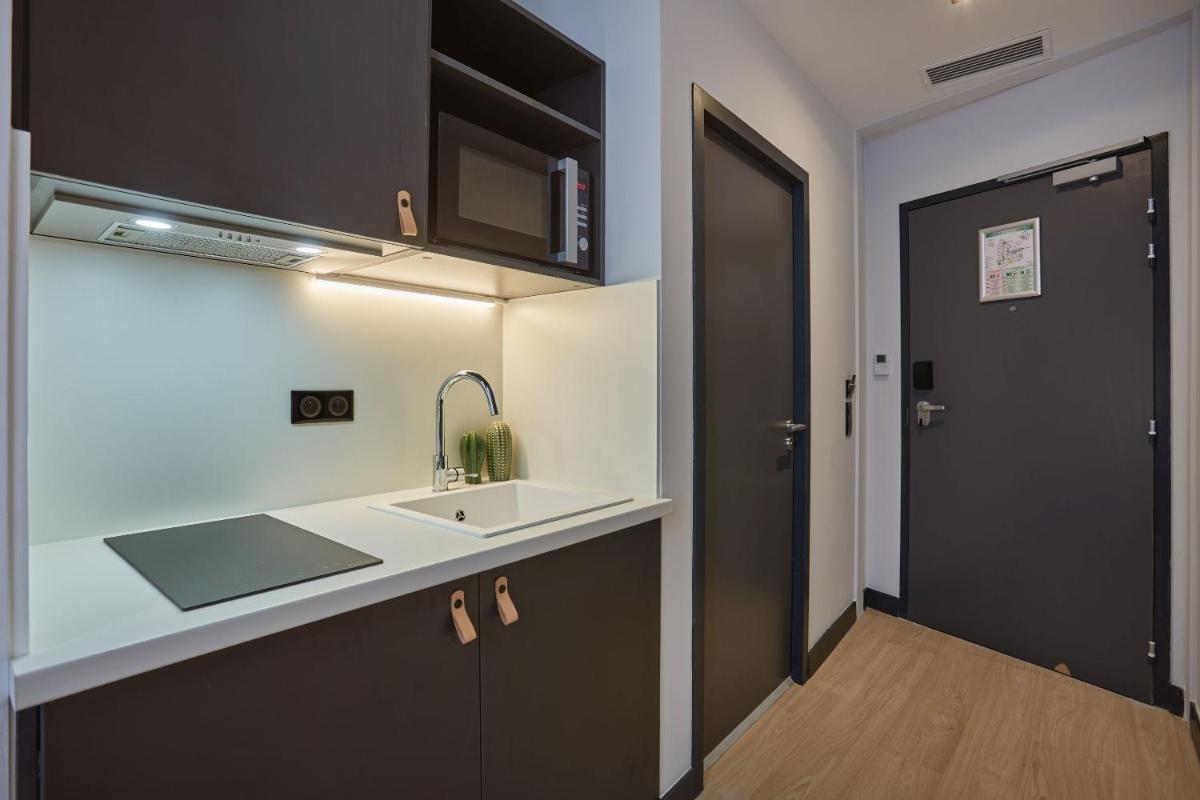 Cuisine ou kitchenette dans l'établissement Appart'hôtel Odalys City - Nîmes Arènes - Palais des Congrès