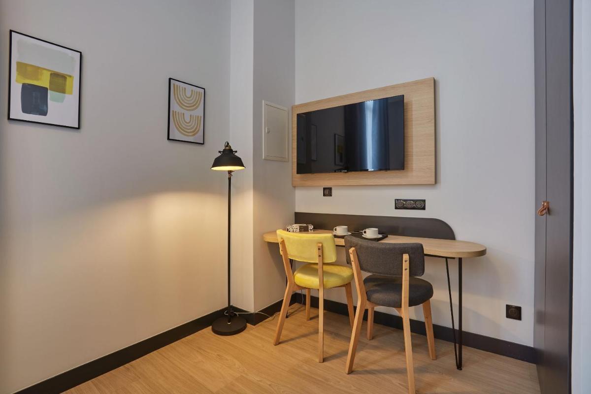 Télévision ou salle de divertissement dans l'établissement Appart'hôtel Odalys City - Nîmes Arènes - Palais des Congrès