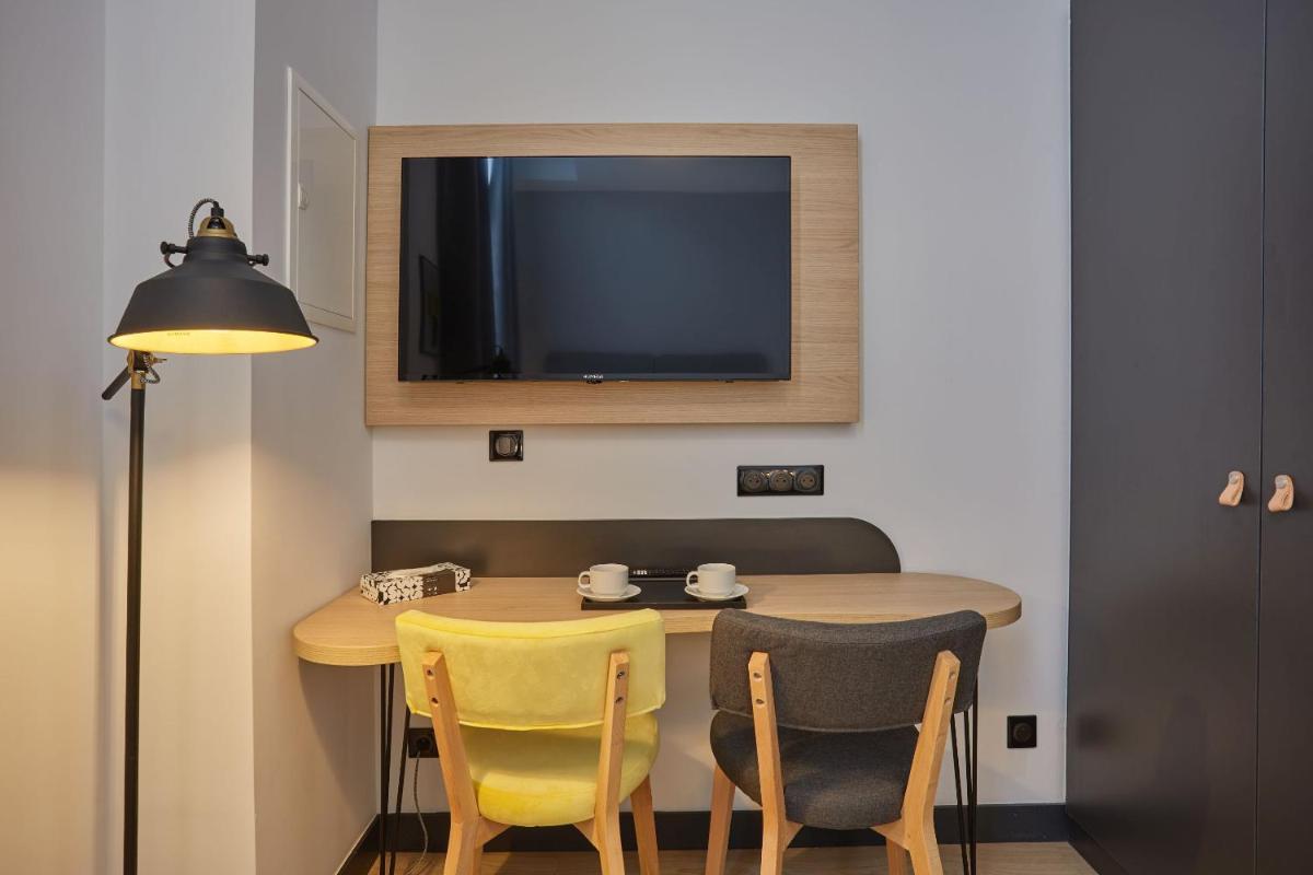 Télévision ou salle de divertissement dans l'établissement Appart'hôtel Odalys City - Nîmes Arènes - Palais des Congrès