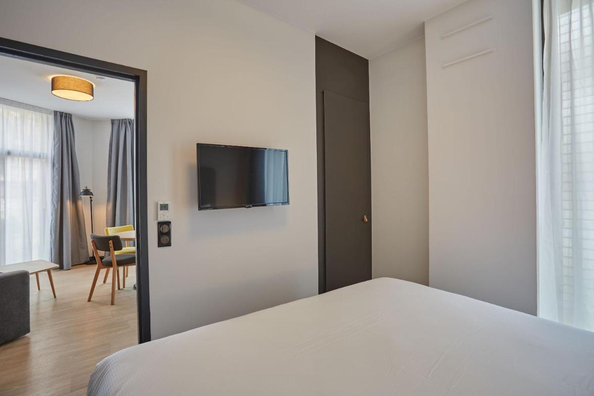 Télévision ou salle de divertissement dans l'établissement Appart'hôtel Odalys City - Nîmes Arènes - Palais des Congrès
