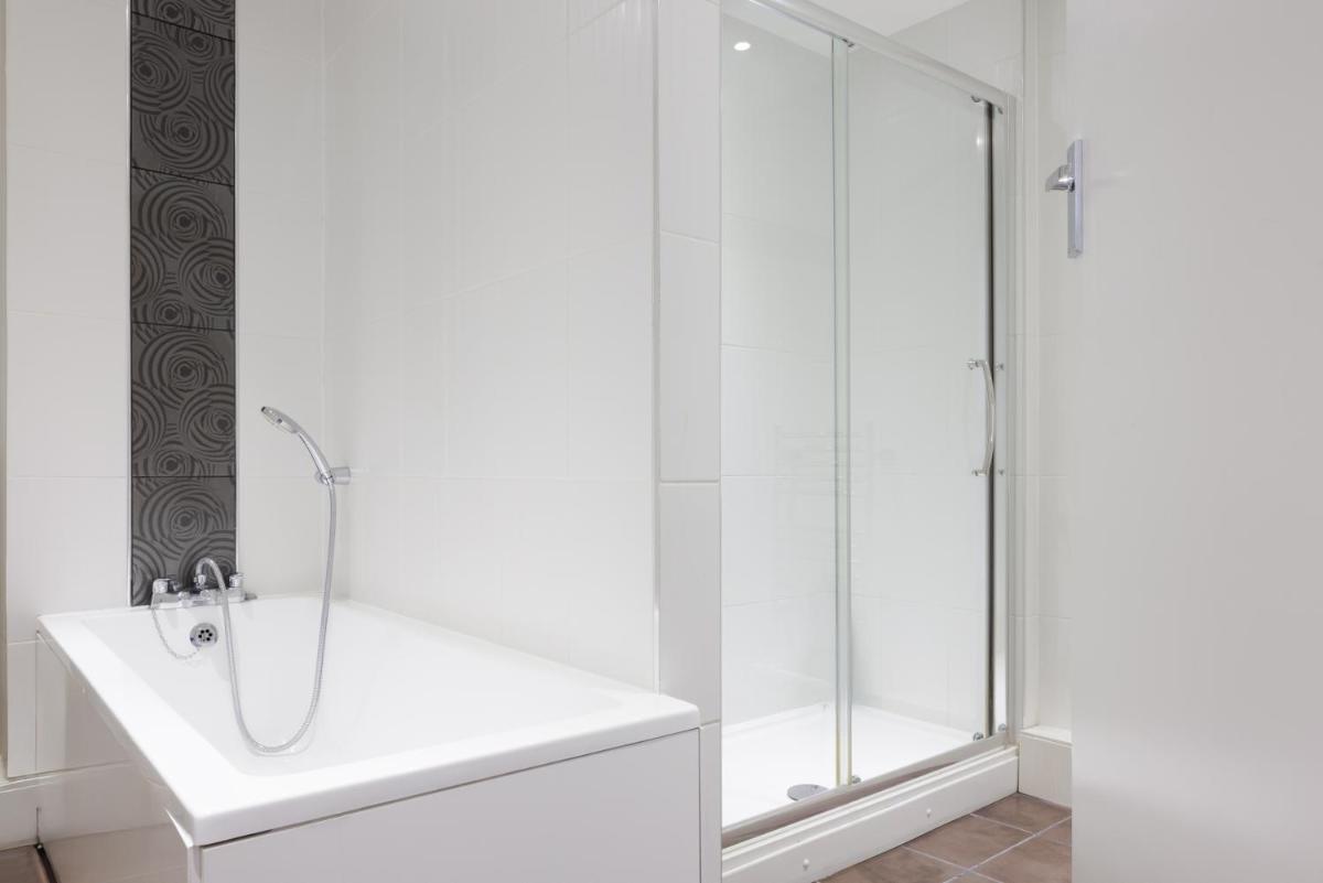 The Cumberland Hotel - Housity
