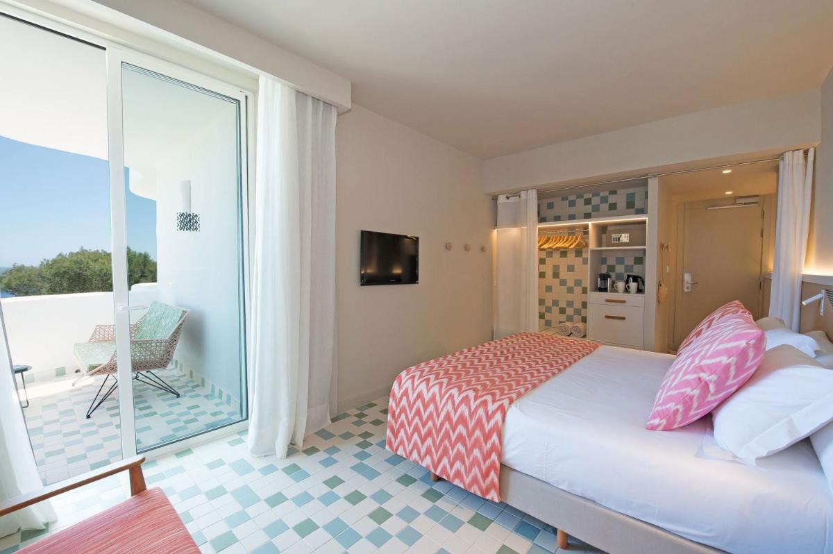 Cama o camas de una habitación en Inturotel Cala Esmeralda Beach Hotel & Spa - Adults Only