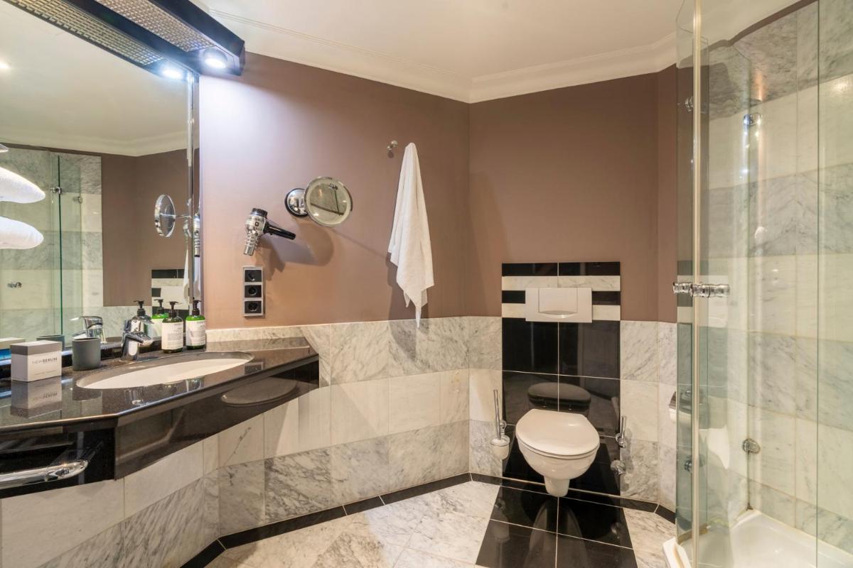 Hotel NEWBERLIN - Housity