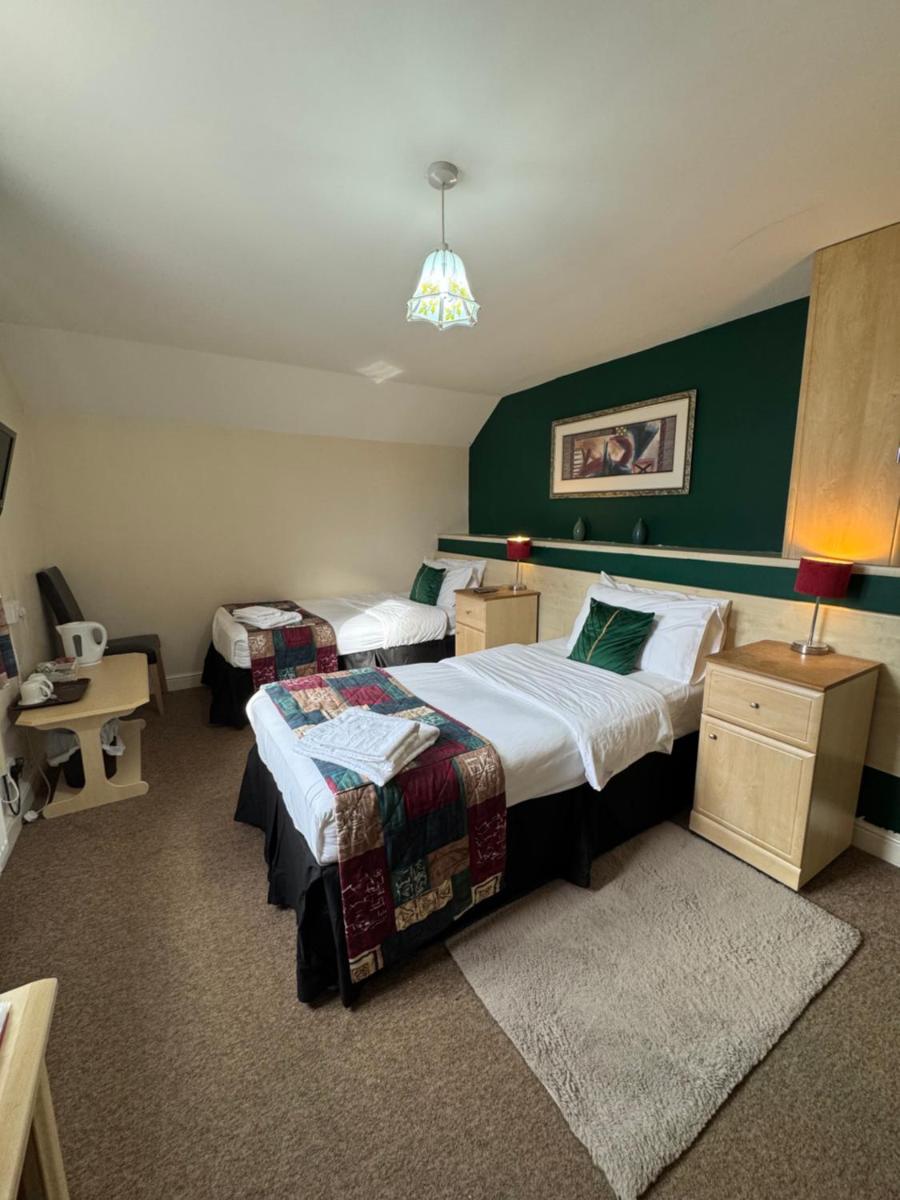 Hawk House - Housity