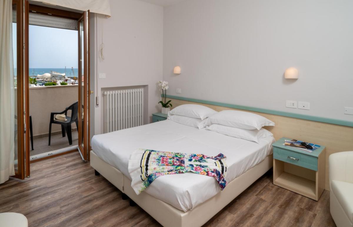 Hotel Riviera - Hizvo