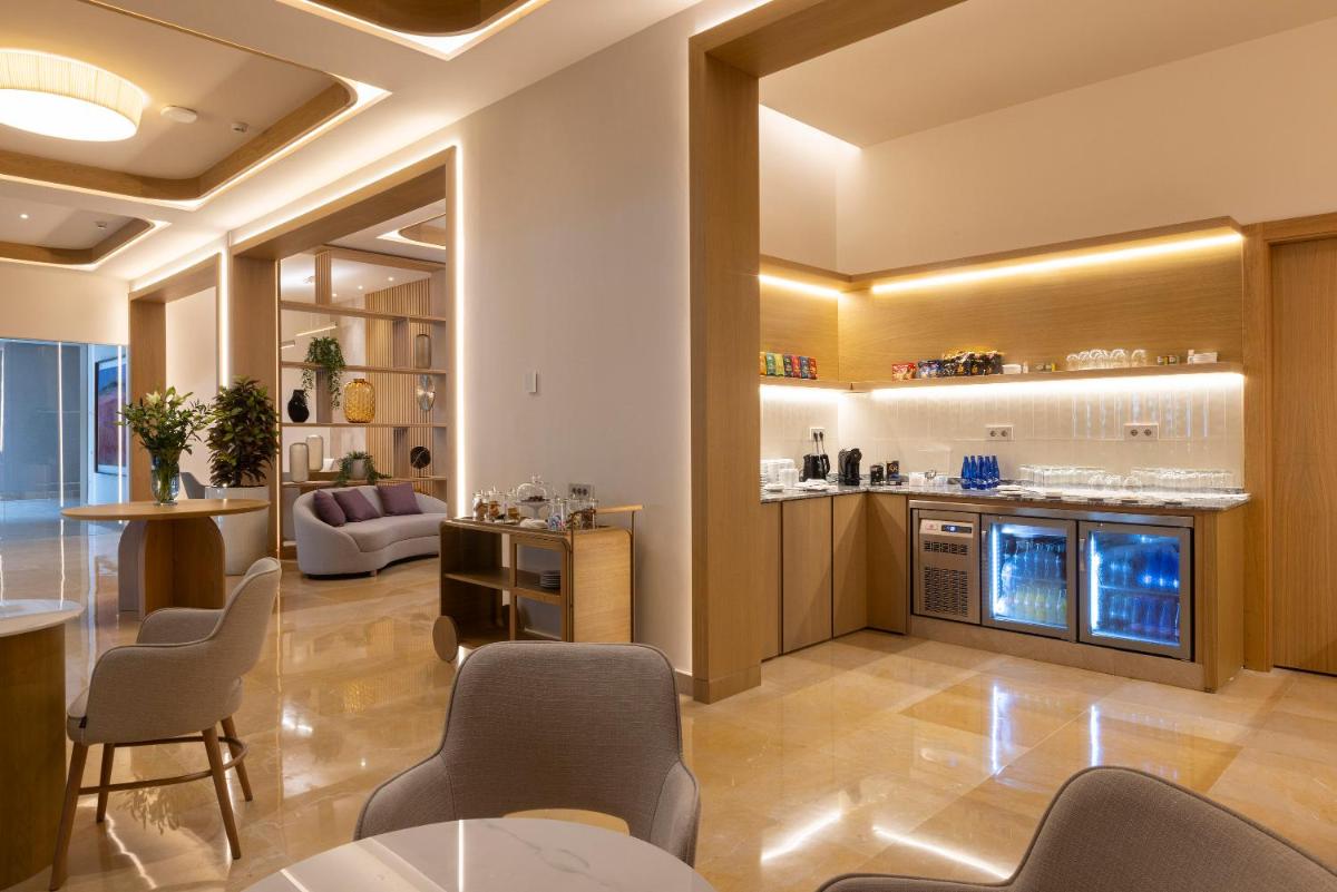 Una cocina o zona de cocina en Hipotels Barrosa Palace & Spa