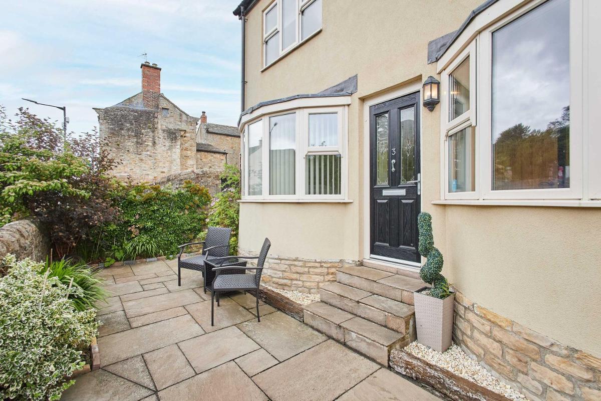 Host & Stay - Castle View - Housity