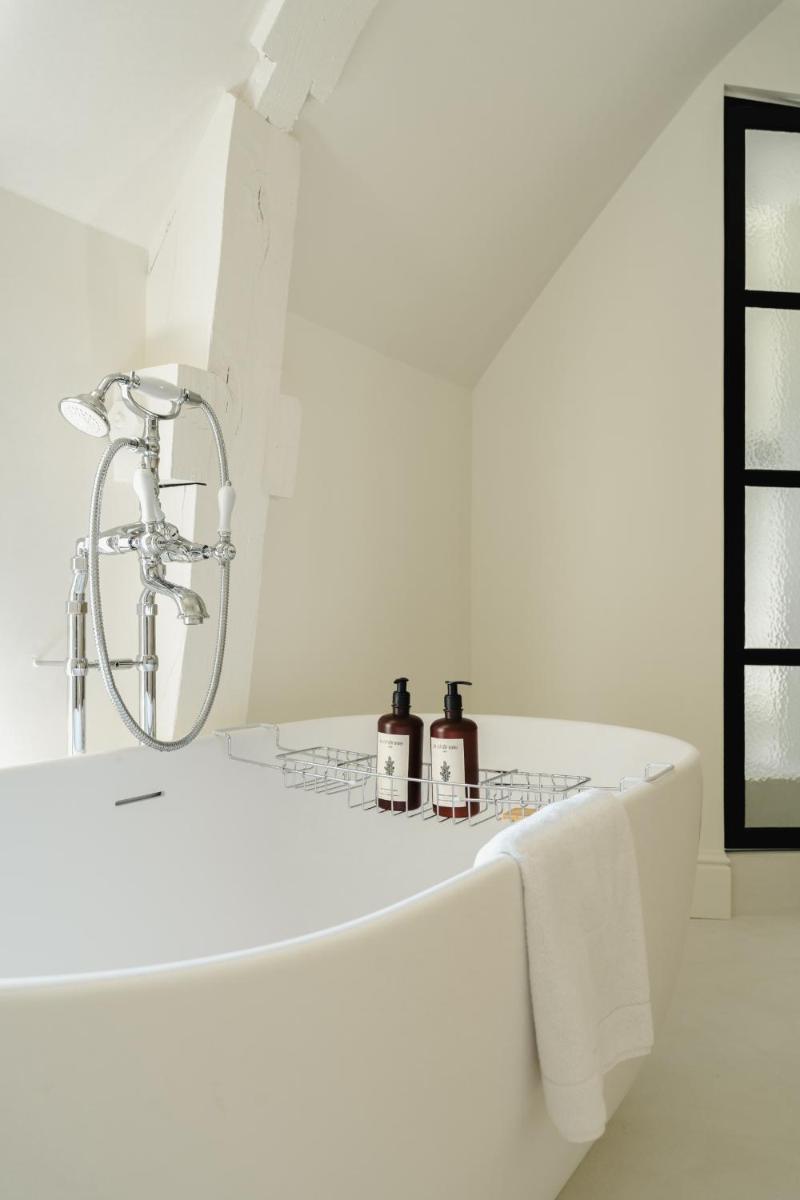 Salle de bains dans l'établissement Les Hauts de Sancerre