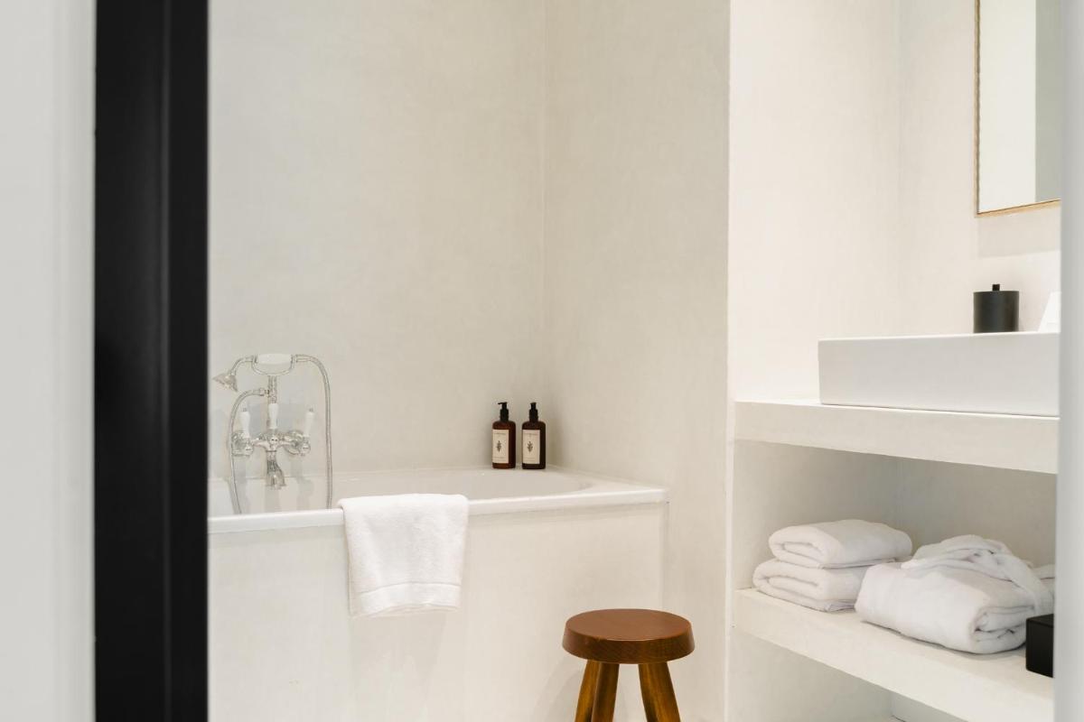 Salle de bains dans l'établissement Les Hauts de Sancerre