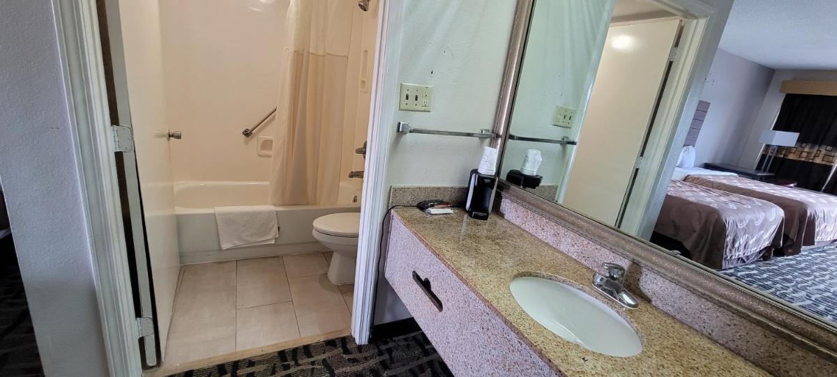 Motel 6-Maryland Heights, MO - Housity