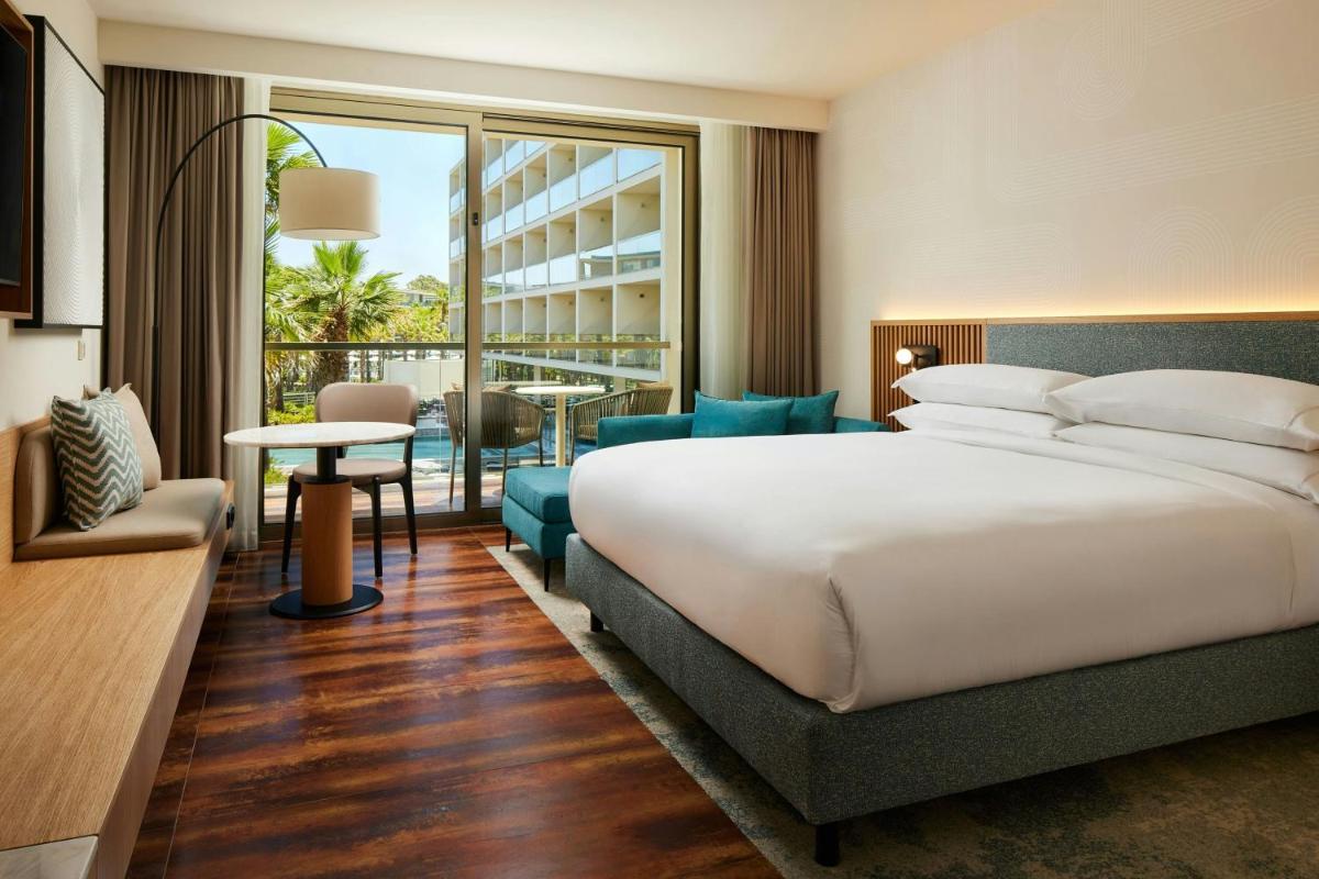 Uma cama ou camas num quarto em Algarve Marriott Salgados Golf Resort & Spa