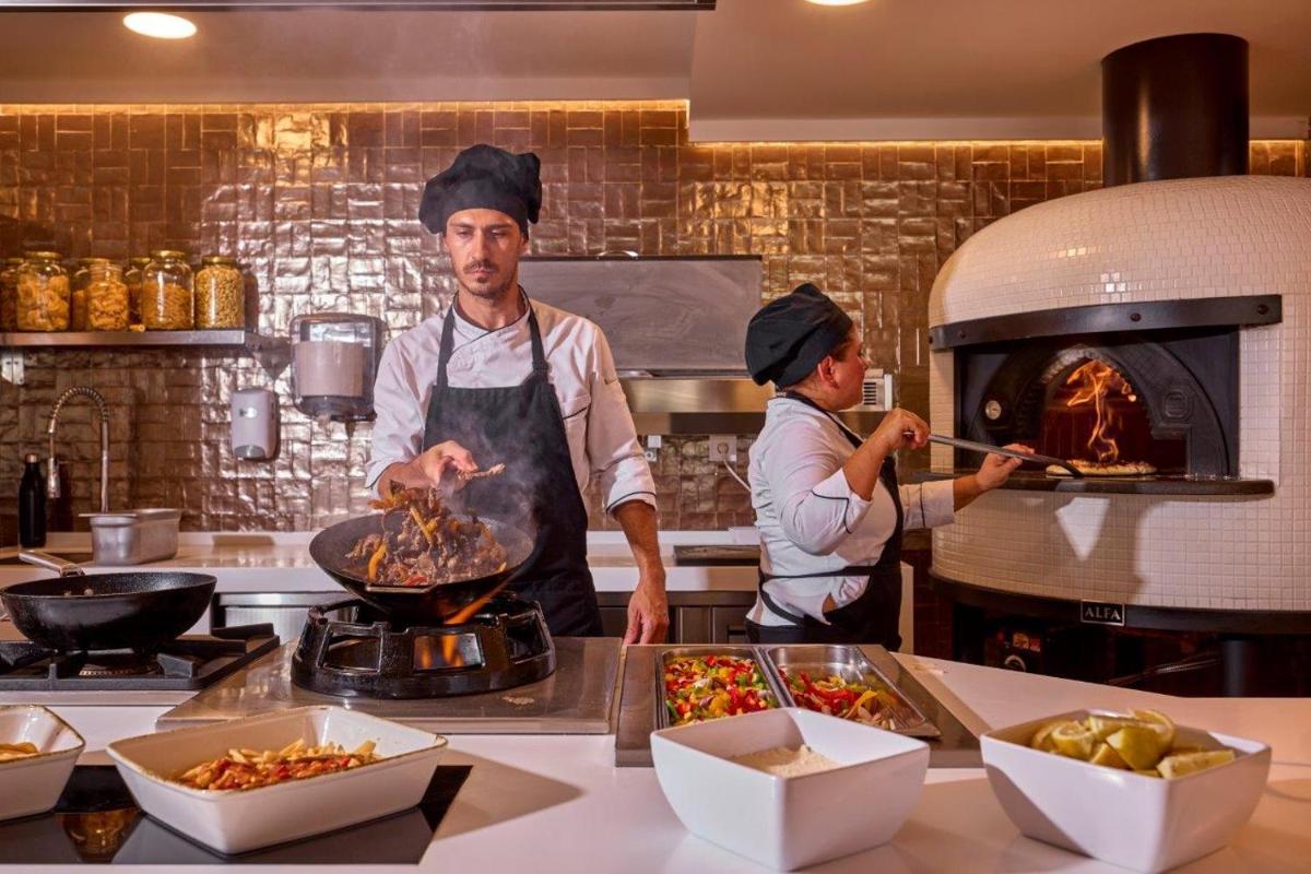 Clientes alojados en Aparthotel Ponent Mar