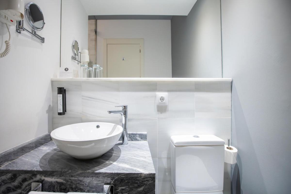 Un baño de Soho Boutique Capuchinos & Spa