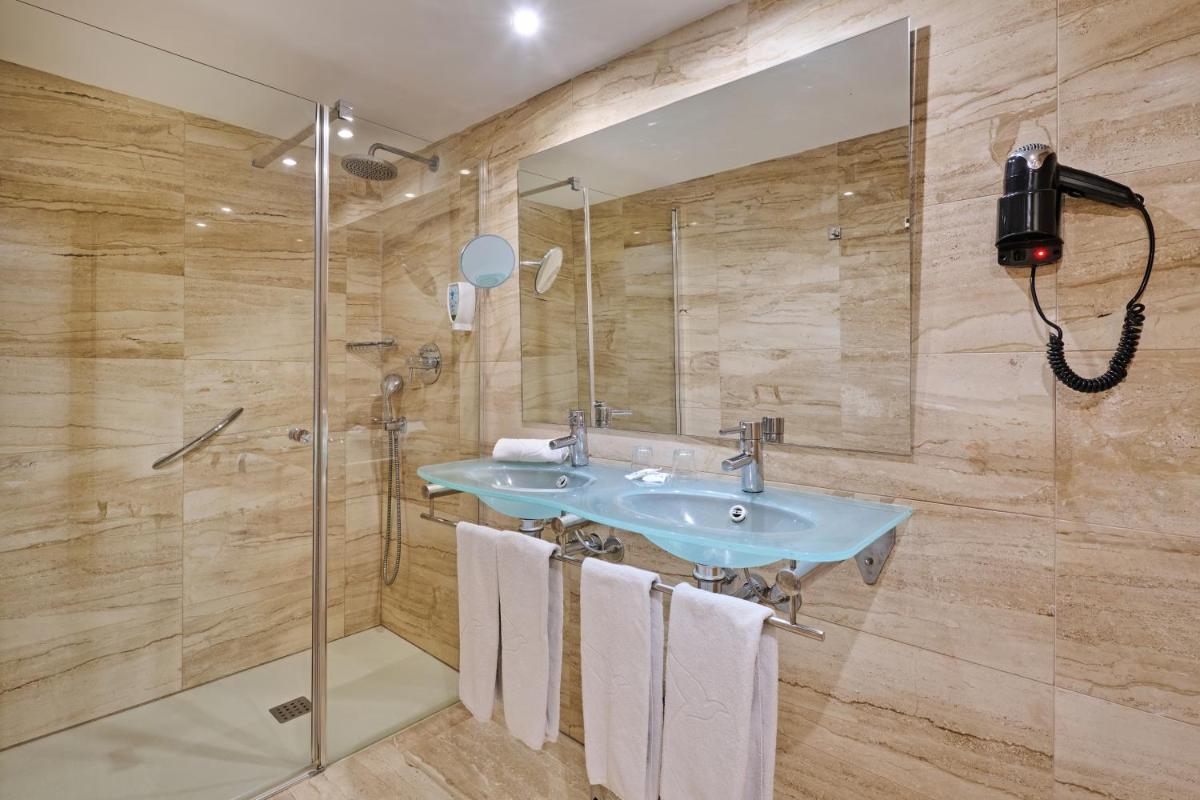 Un baño de Grupotel Port D´Alcudia