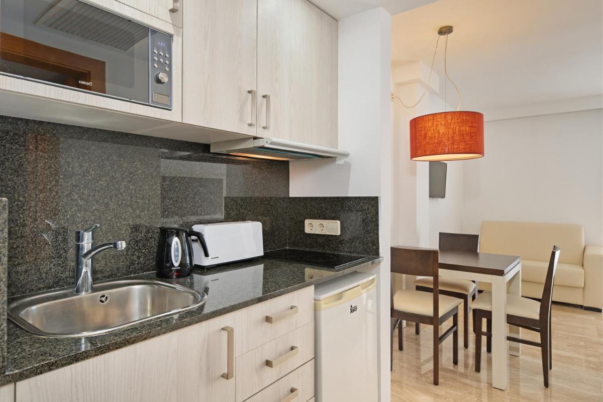 Una cocina o zona de cocina en Grupotel Port D´Alcudia
