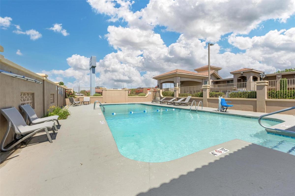 Best Western El Rancho Palacio - Housity