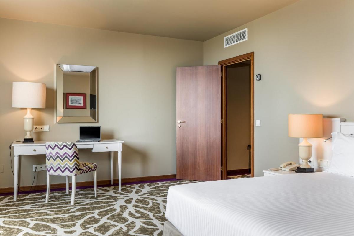 Uma cama ou camas num quarto em Holiday Inn Porto Gaia by IHG