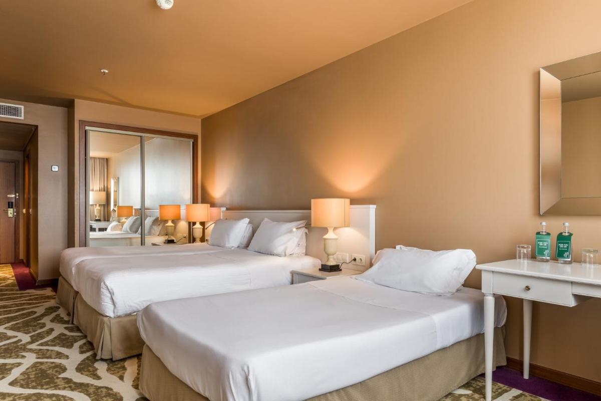 Uma cama ou camas num quarto em Holiday Inn Porto Gaia by IHG